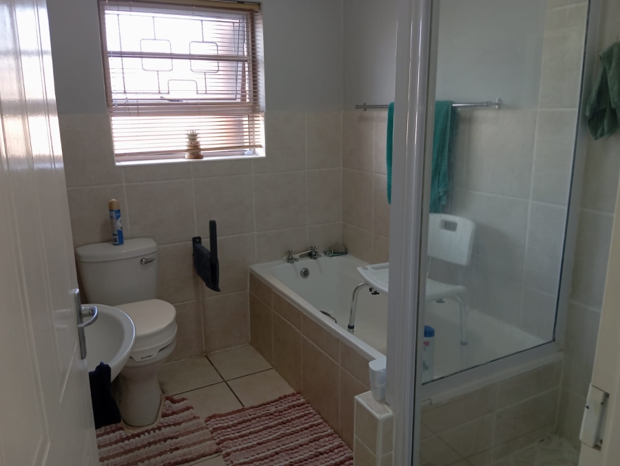 2 Bedroom Property for Sale in Kabega Park Eastern Cape